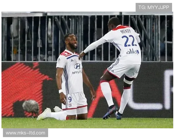 比萨总监全面考察球员布局赛季